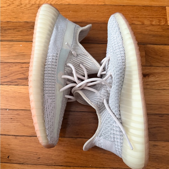adidas Yeezy Boost 350 V2 – Light / UV Reactive - Picture 3 of 9